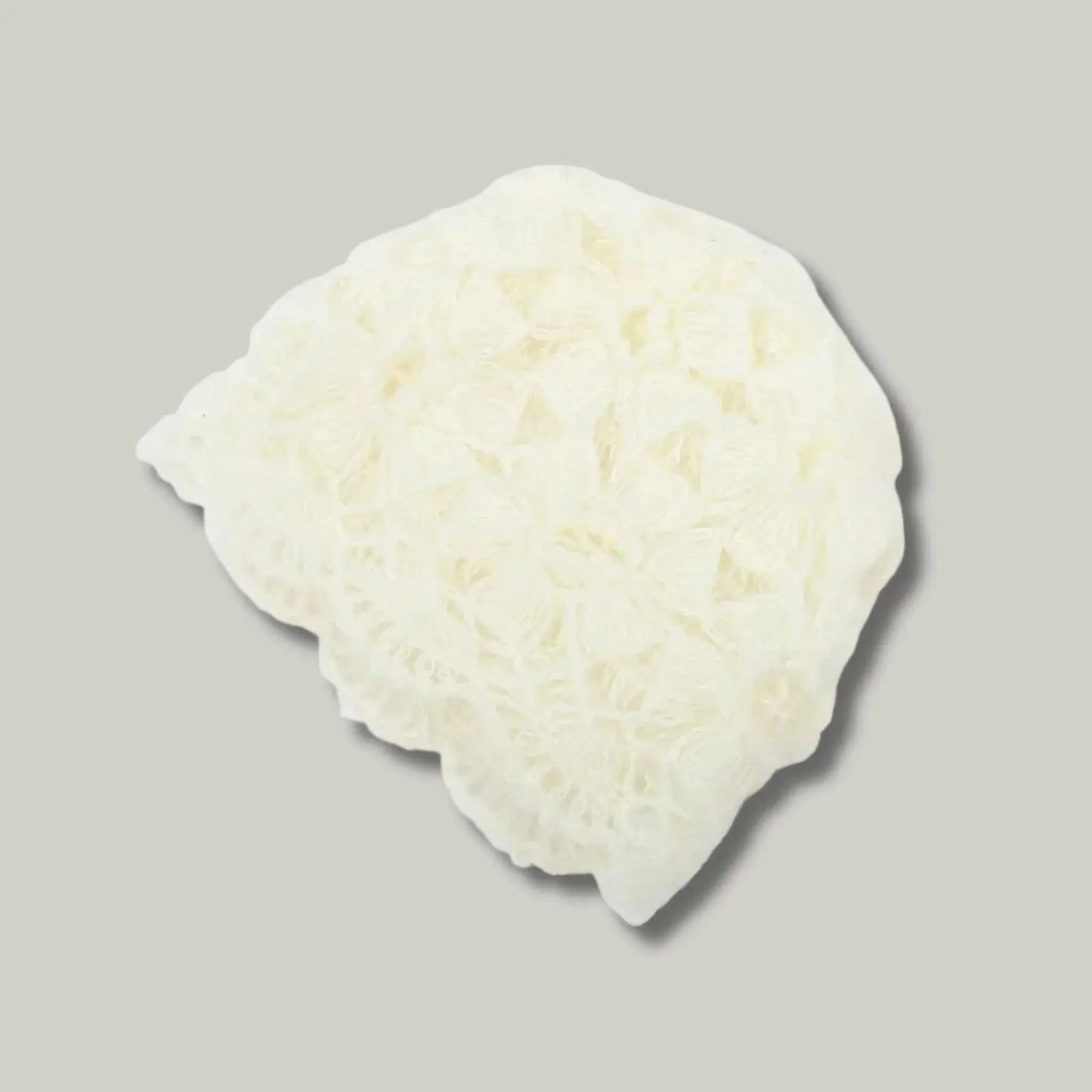 Bonnet Crochet Femme Blanc Cassé – Motif Floral Bordure Festonnée Maison Shelby