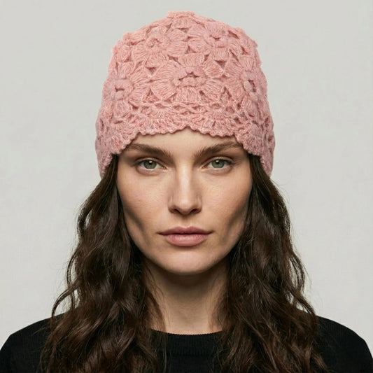 Bonnet Crochet Femme Rose Poudré – Motif Floral Ajouré Maison Shelby