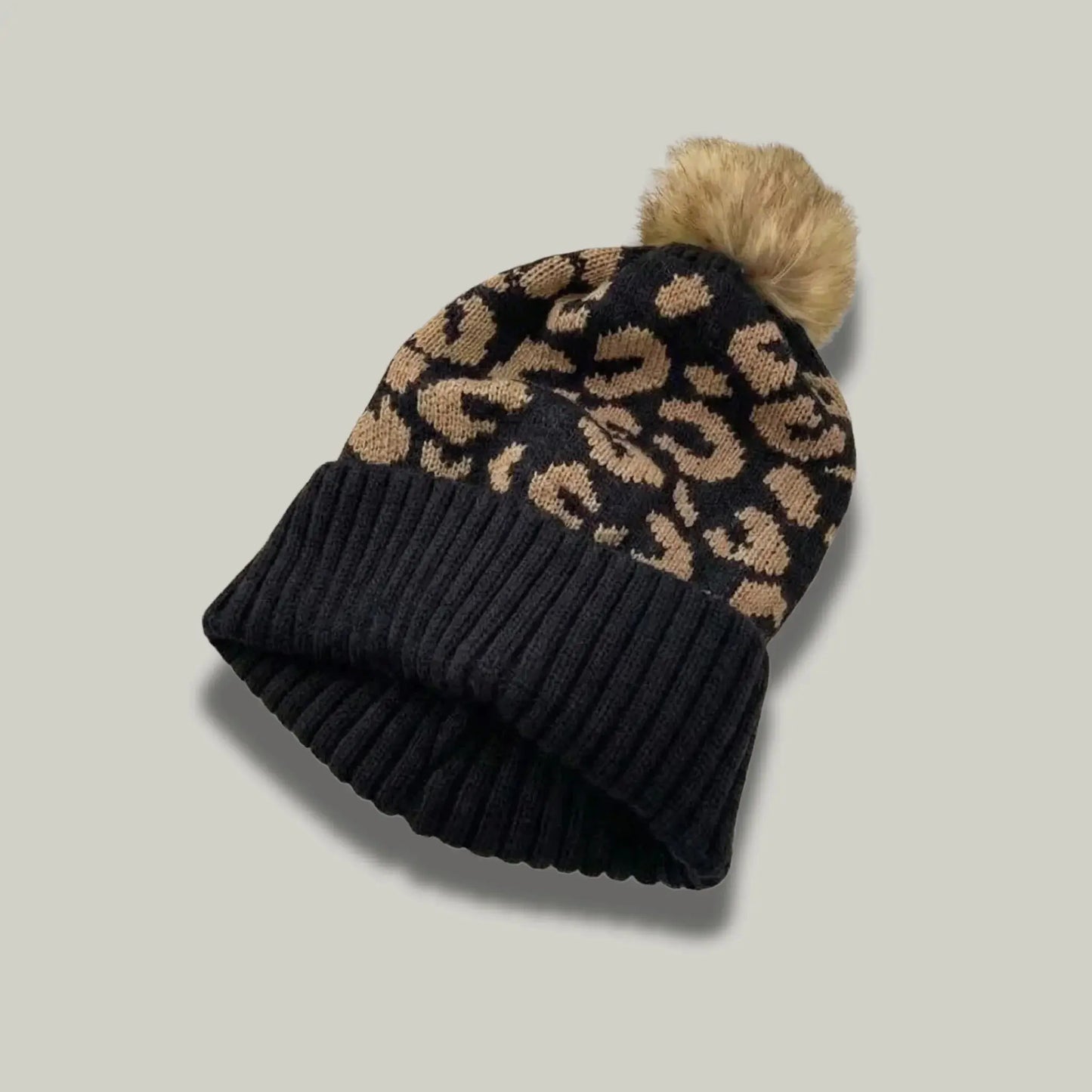 Bonnet Tricot Femme Noir Imprimé Léopard Pompon Fourrure Maison Shelby