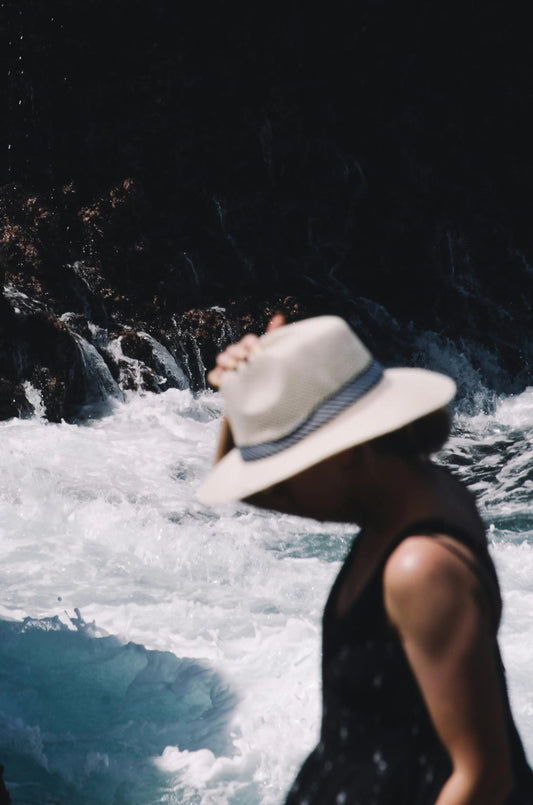 Le chapeau Panama : l'élégance estivale par excellence Maison Shelby