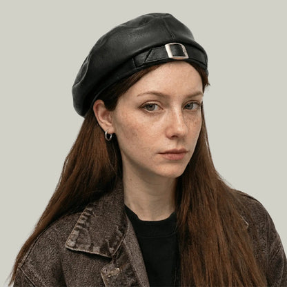 Béret Basque Femme Simili Cuir Noir Boucle Argentée Maison Shelby