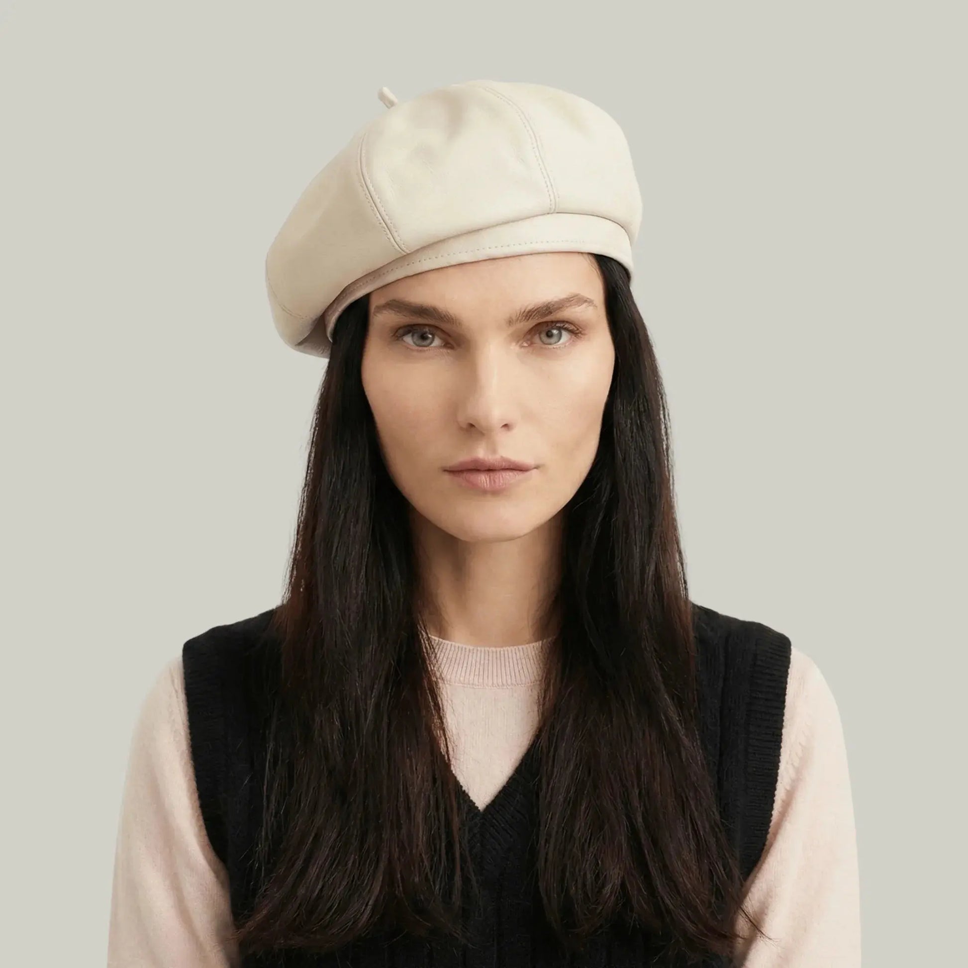 Béret Basque Femme Simili Cuir Écru Brillant Maison Shelby