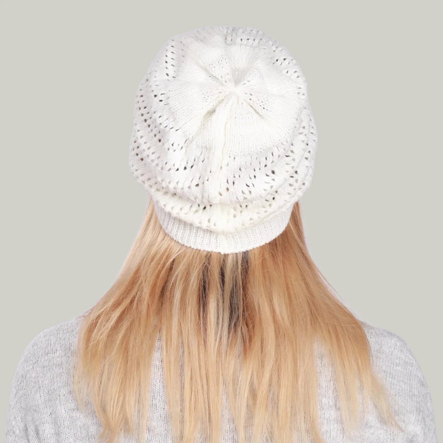 Bonnet Crochet Femme Blanc Cassé – Maille Ajourée Hiver
