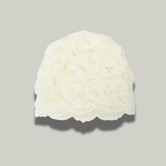 Bonnet Crochet Femme Blanc Cassé – Motif Floral Bordure Festonnée