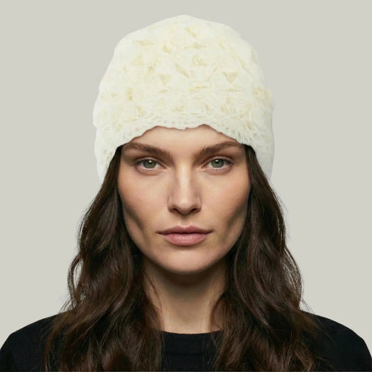 Bonnet Crochet Femme Blanc Cassé – Motif Floral Bordure Festonnée Maison Shelby
