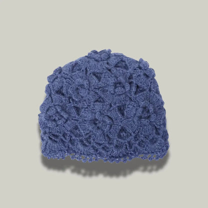 Bonnet Crochet Femme Bleu Nuit – Motif Floral Texturé Maison Shelby