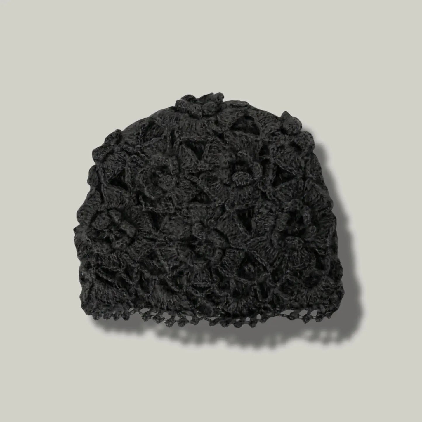 Bonnet Crochet Femme Noir – Relief Floral Grande Fleur Maison Shelby