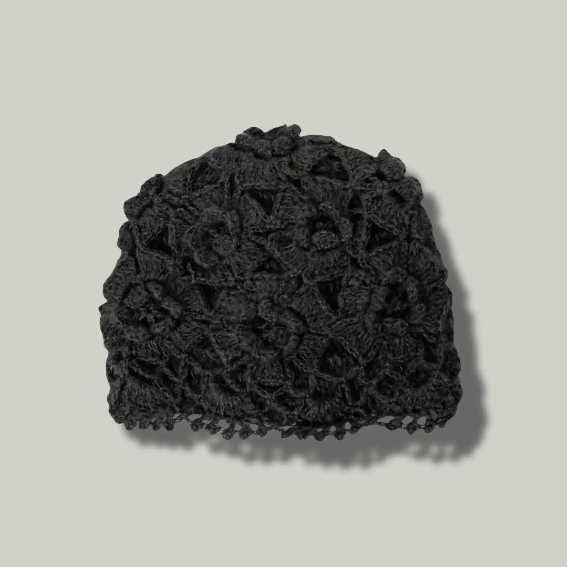 Bonnet Crochet Femme Noir – Relief Floral Grande Fleur Maison Shelby