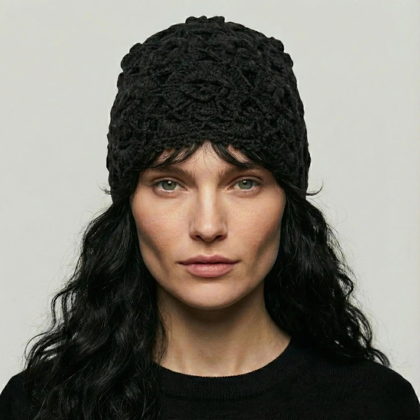 Bonnet Crochet Femme Noir – Relief Floral Grande Fleur Maison Shelby