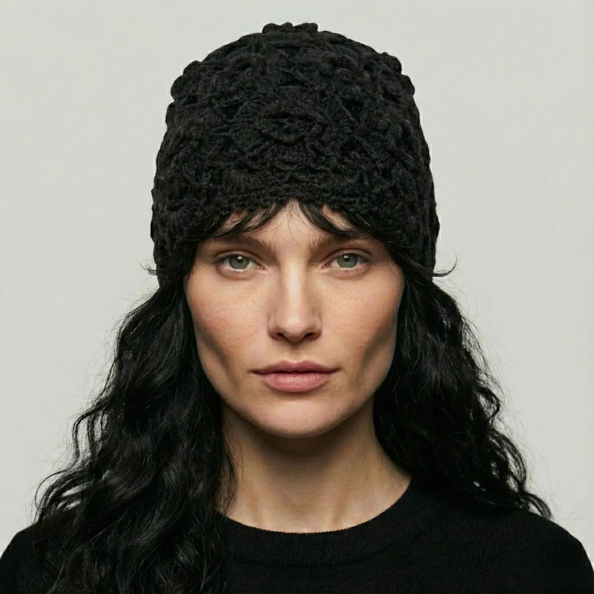 Bonnet Crochet Femme Noir – Relief Floral Grande Fleur Maison Shelby