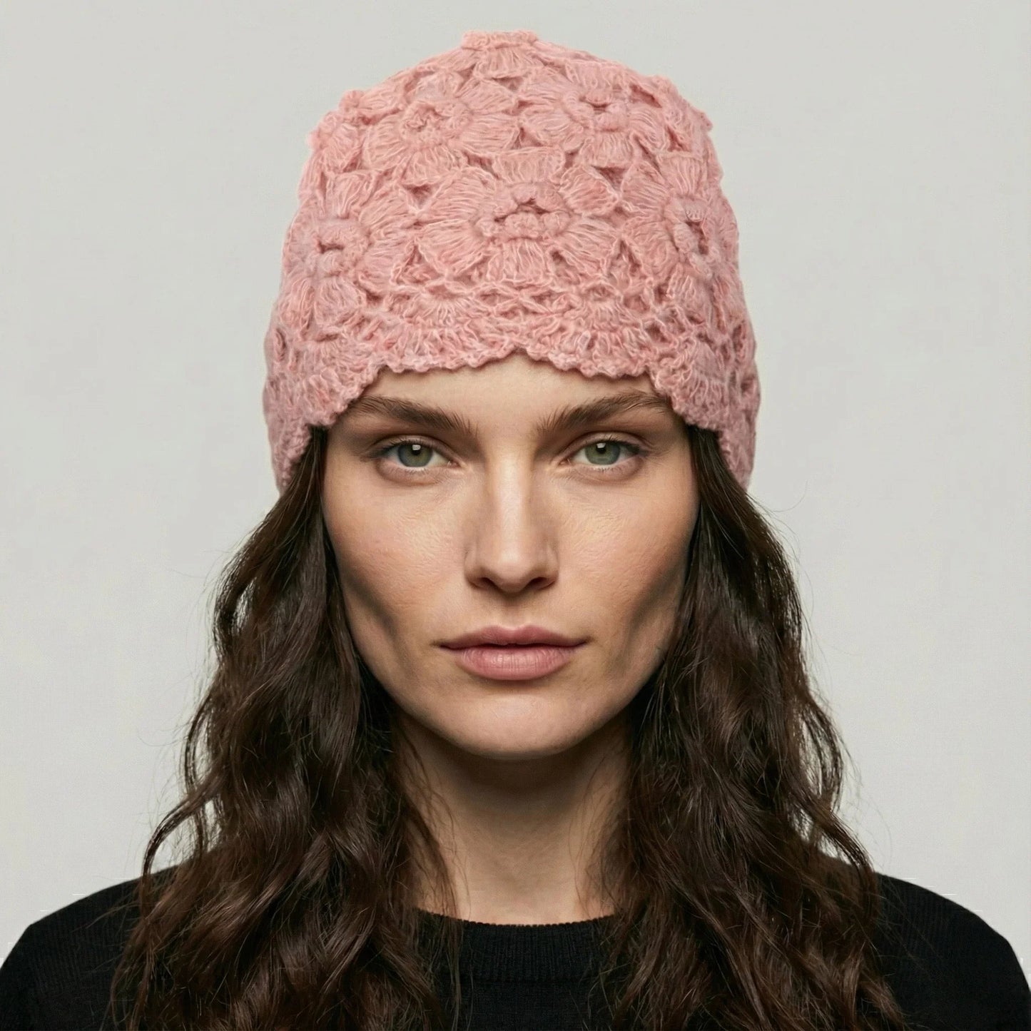Bonnet Crochet Femme Rose Poudré – Motif Floral Ajouré