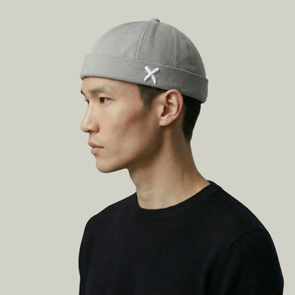 Bonnet Docker Gris Broderie Croix Homme Femme – Réglable Maison Shelby