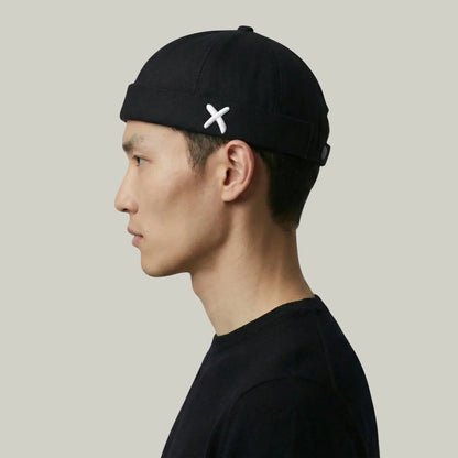 Bonnet Docker Mixte Noir Broderie Croix Blanche Sangle Maison Shelby