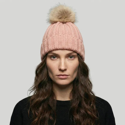 Bonnet Tricot Femme Rose Poudré Pompon Fourrure Naturelle Maison Shelby