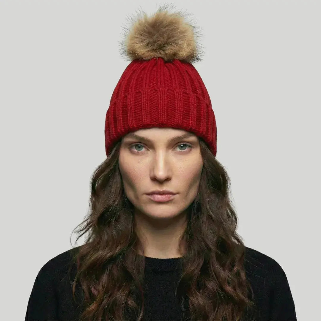 Bonnet Tricot Femme Rouge Pompon Fourrure Beige Maison Shelby