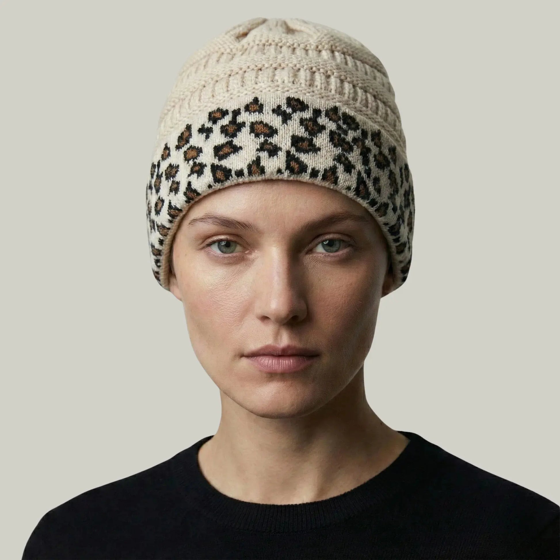 Bonnet Tricot Femme Sable Revers Imprimé Léopard Noir Maison Shelby
