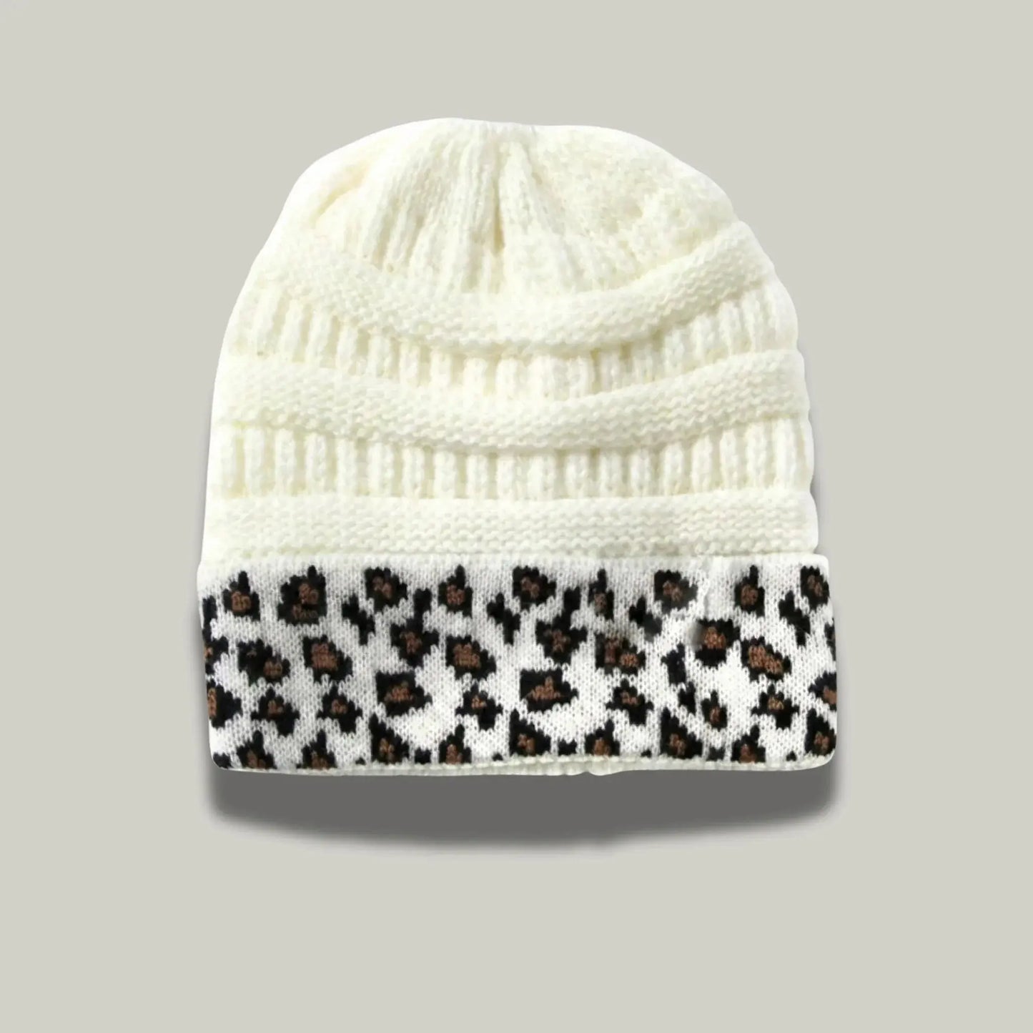 Bonnet Tricot Femme Écru Revers Imprimé Léopard Noir Maison Shelby