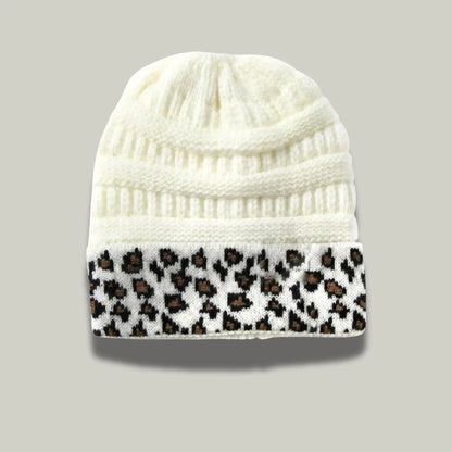 Bonnet Tricot Femme Écru Revers Imprimé Léopard Noir Maison Shelby