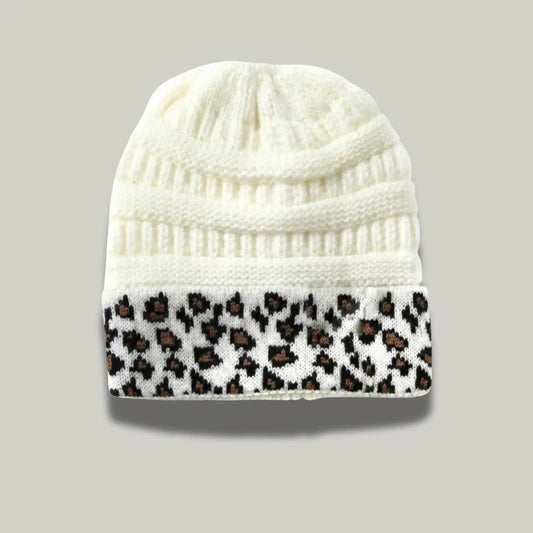 Bonnet Tricot Femme Écru Revers Imprimé Léopard Noir Maison Shelby