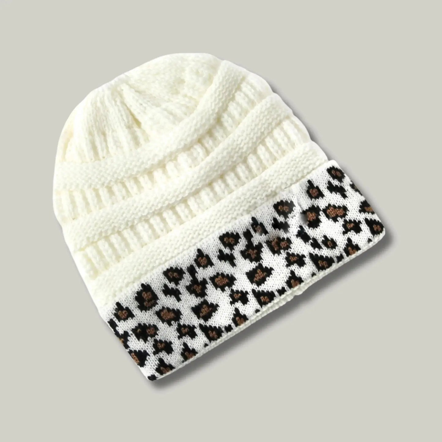 Bonnet Tricot Femme Écru Revers Imprimé Léopard Noir Maison Shelby