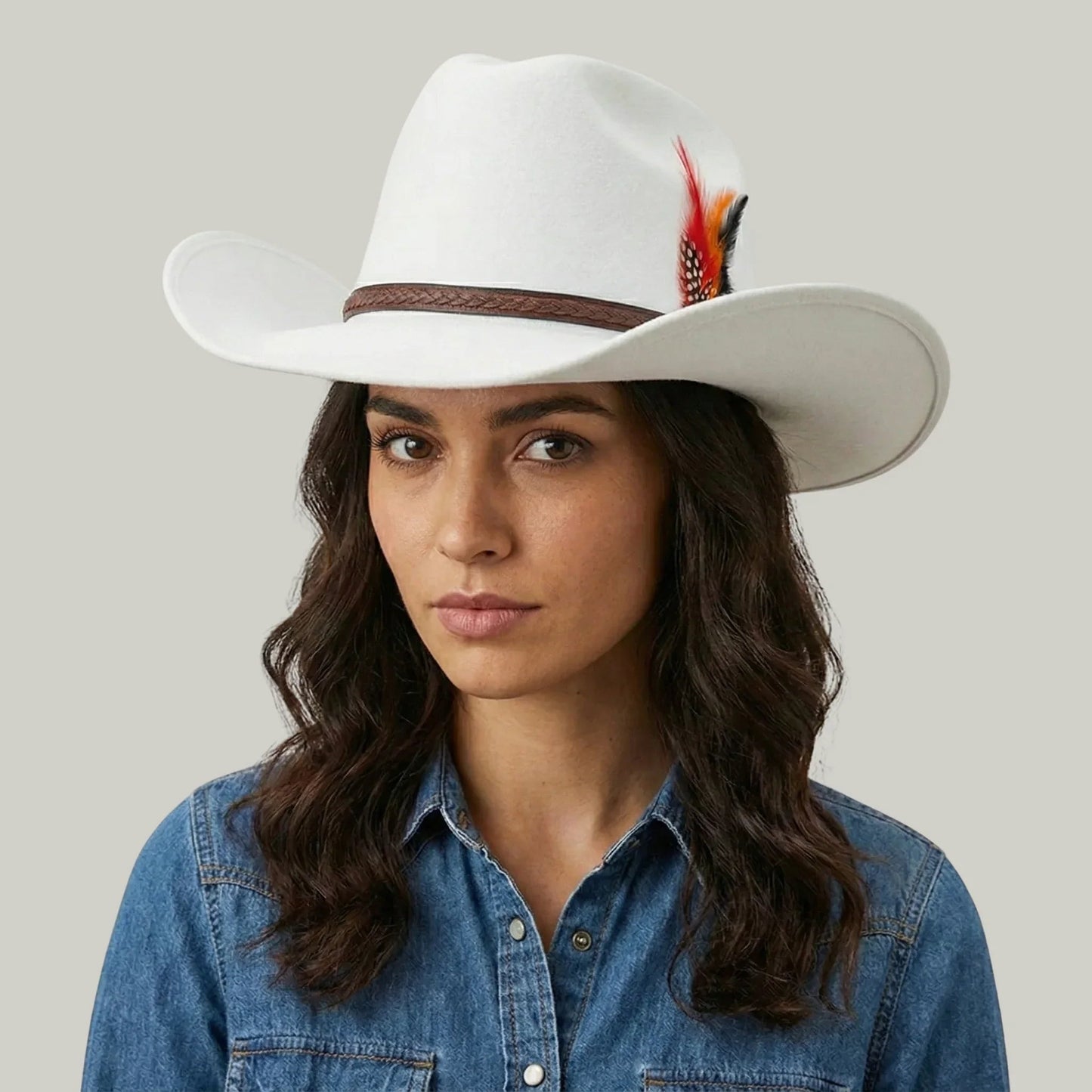 Chapeau Cowboy Blanc Mixte Feutre Plume Rouge et Noire