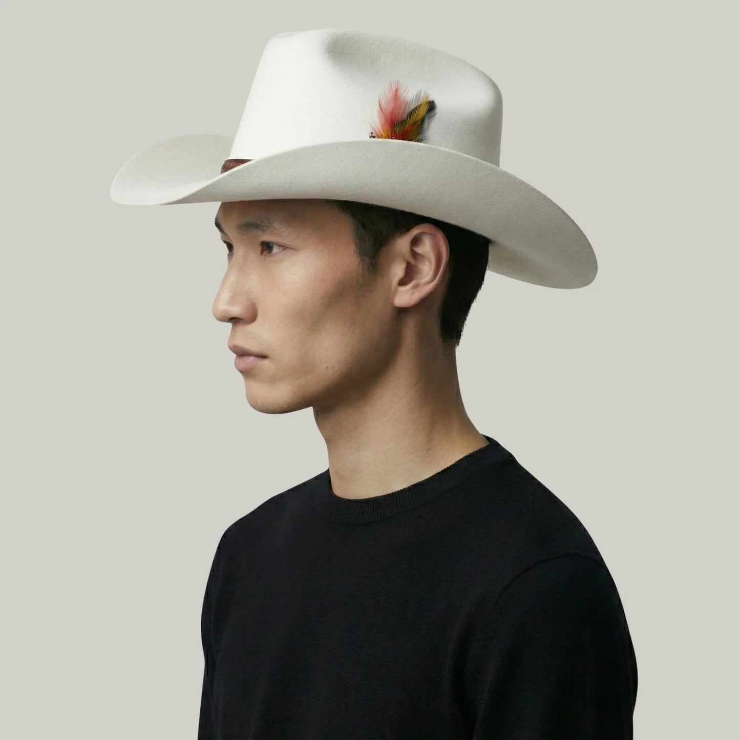 Chapeau Cowboy Blanc Mixte Feutre Plume Rouge et Noire