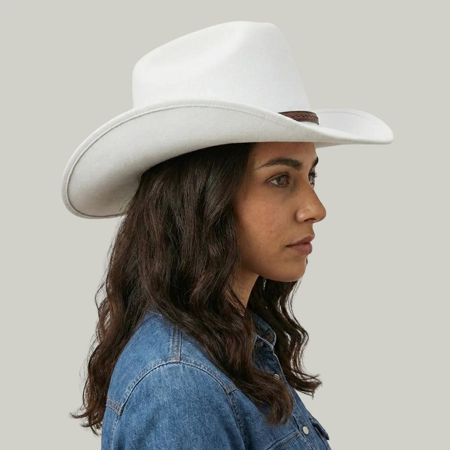 Chapeau Cowboy Blanc Mixte Feutre Plume Rouge et Noire