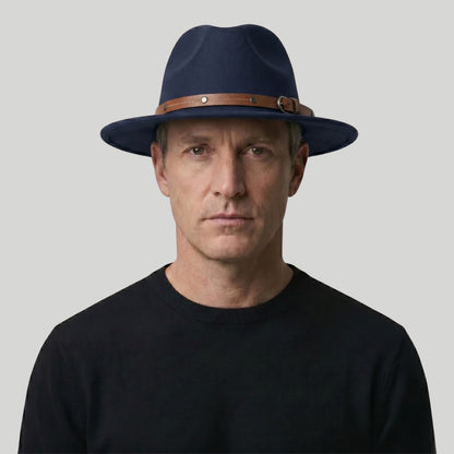 Chapeau Fedora Homme Bleu Marine – Lanière Cuir Cognac