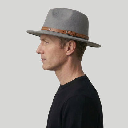 Chapeau Fedora Homme Gris – Lanière Cuir Cognac