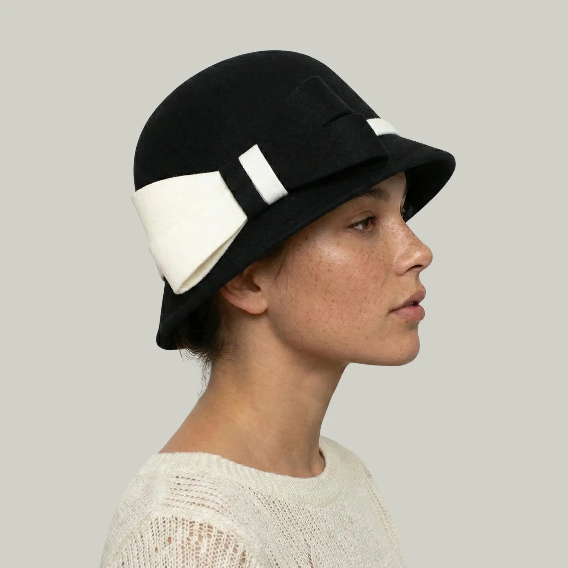 Chapeau Melon Femme Noir – Nœud Blanc Cérémonie Maison Shelby