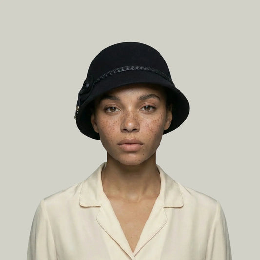 Chapeau Melon Femme Noir – Nœud et Lacet Tressé Maison Shelby
