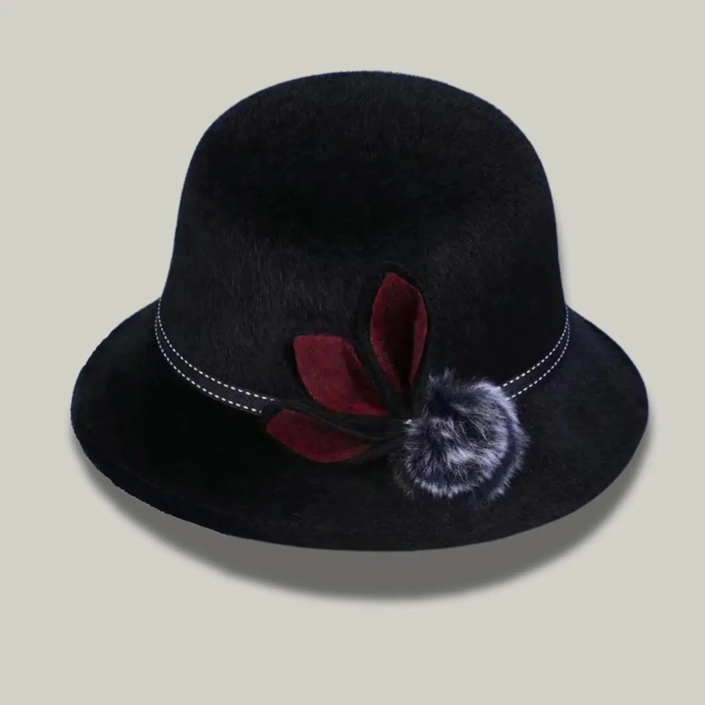 Chapeau Melon Femme Noir – Ornement Fleur et Pompon Maison Shelby