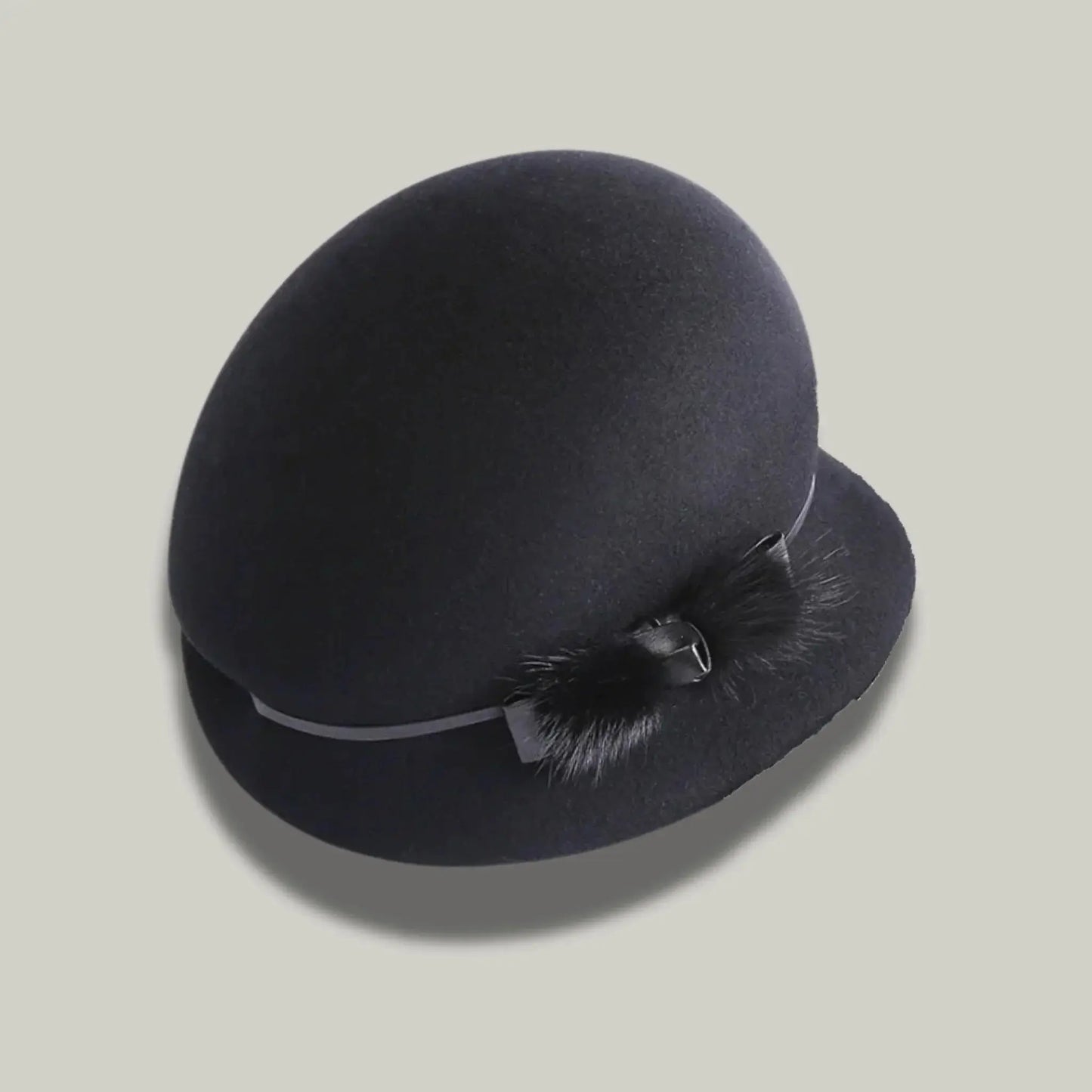 Chapeau Melon Femme Noir – Ornement Plumes Raffiné Maison Shelby