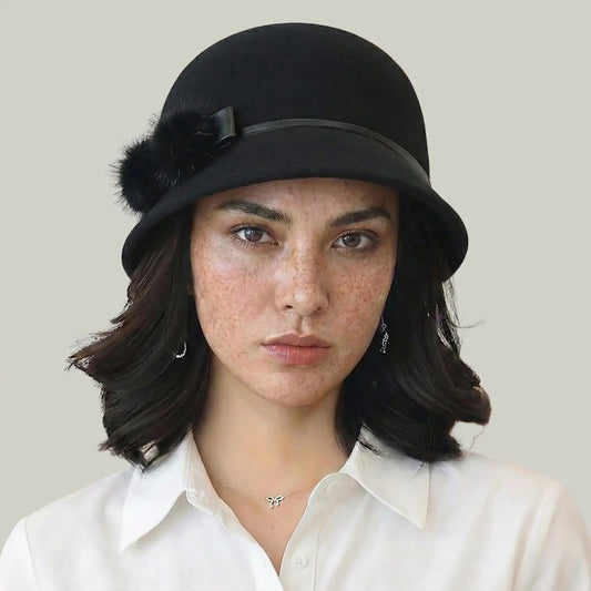 Chapeau Melon Femme Noir – Ornement Plumes Raffiné Maison Shelby