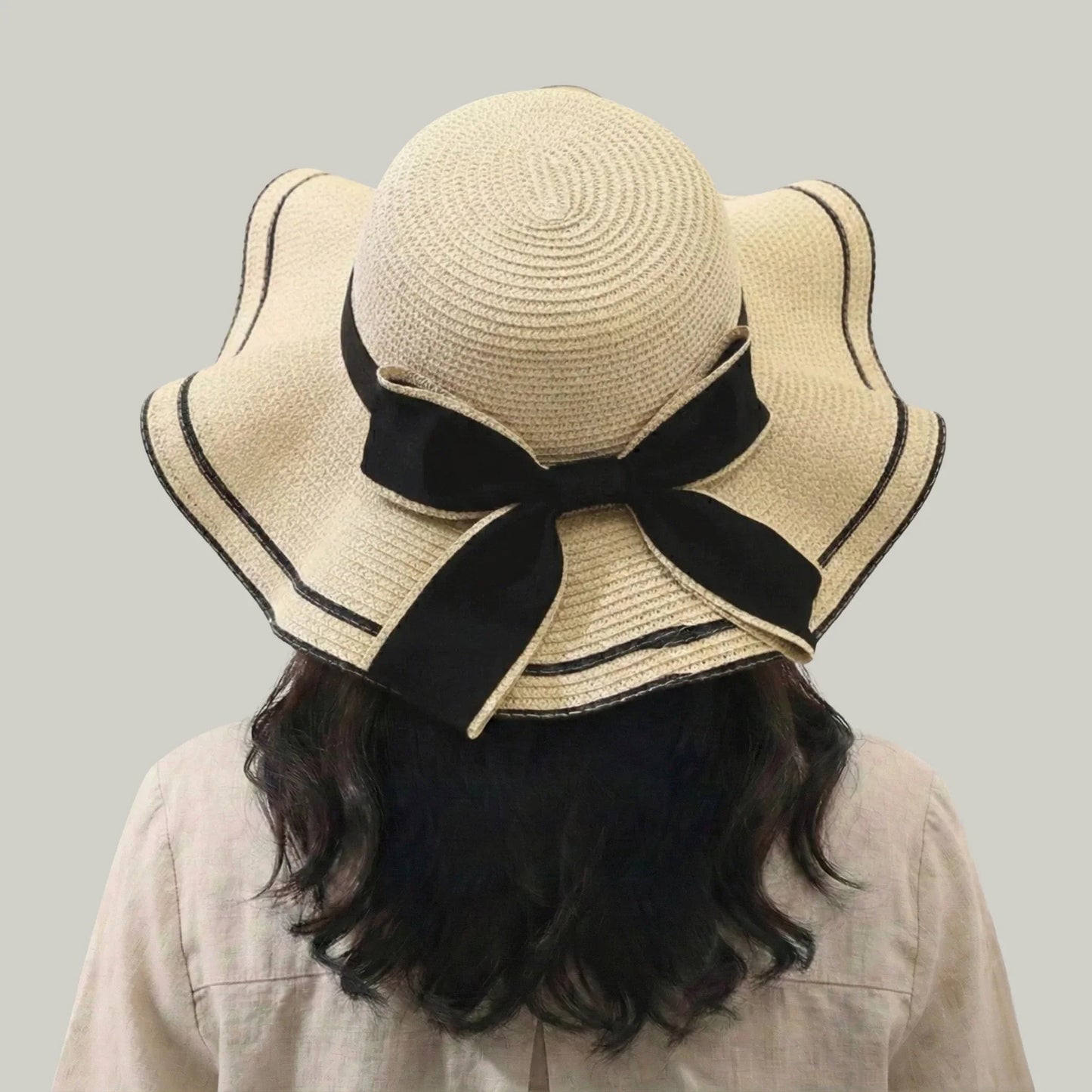 Chapeau de Paille Femme Beige – Nœud Noir Élégant