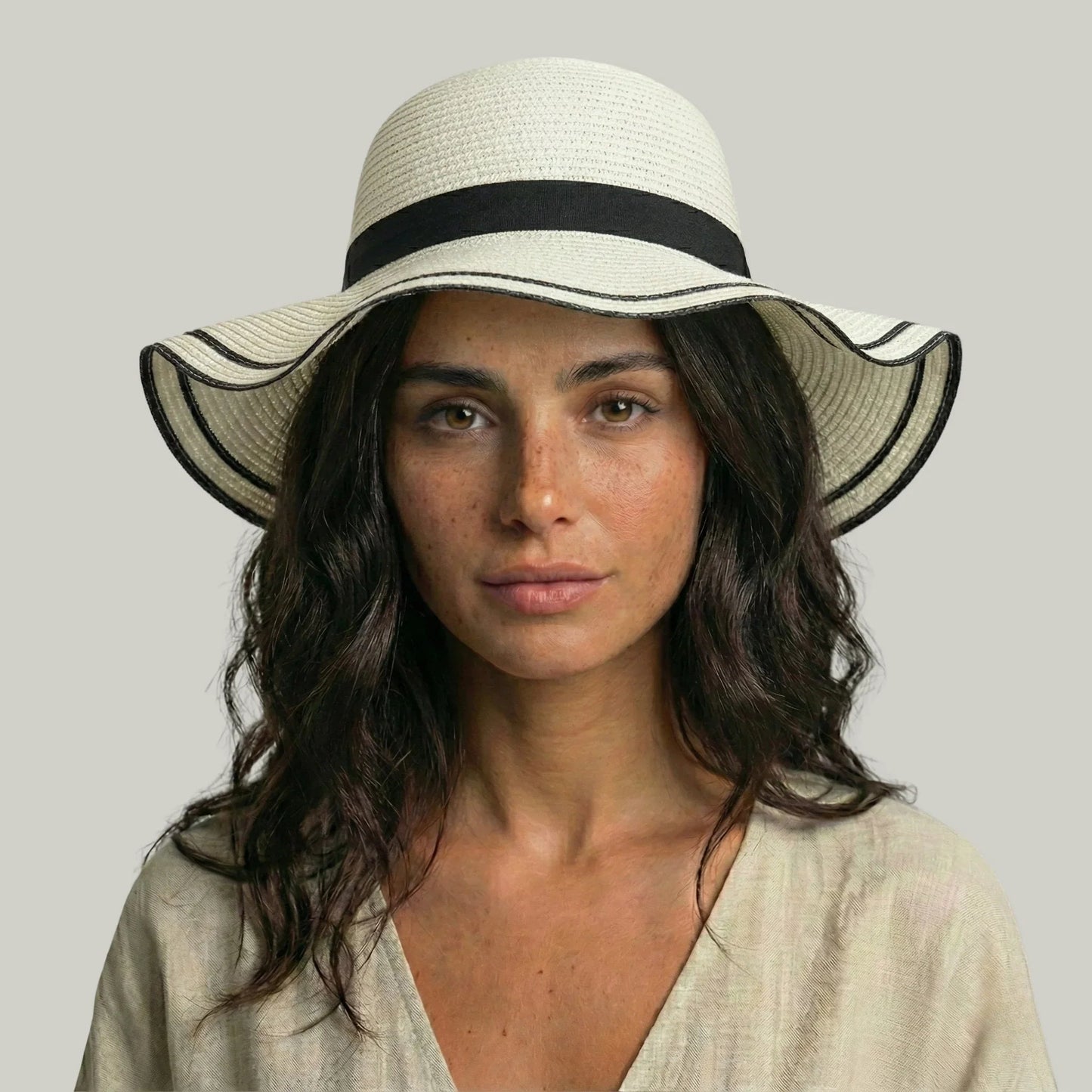 Chapeau de Paille Femme Blanc – Nœud Noir Élégant
