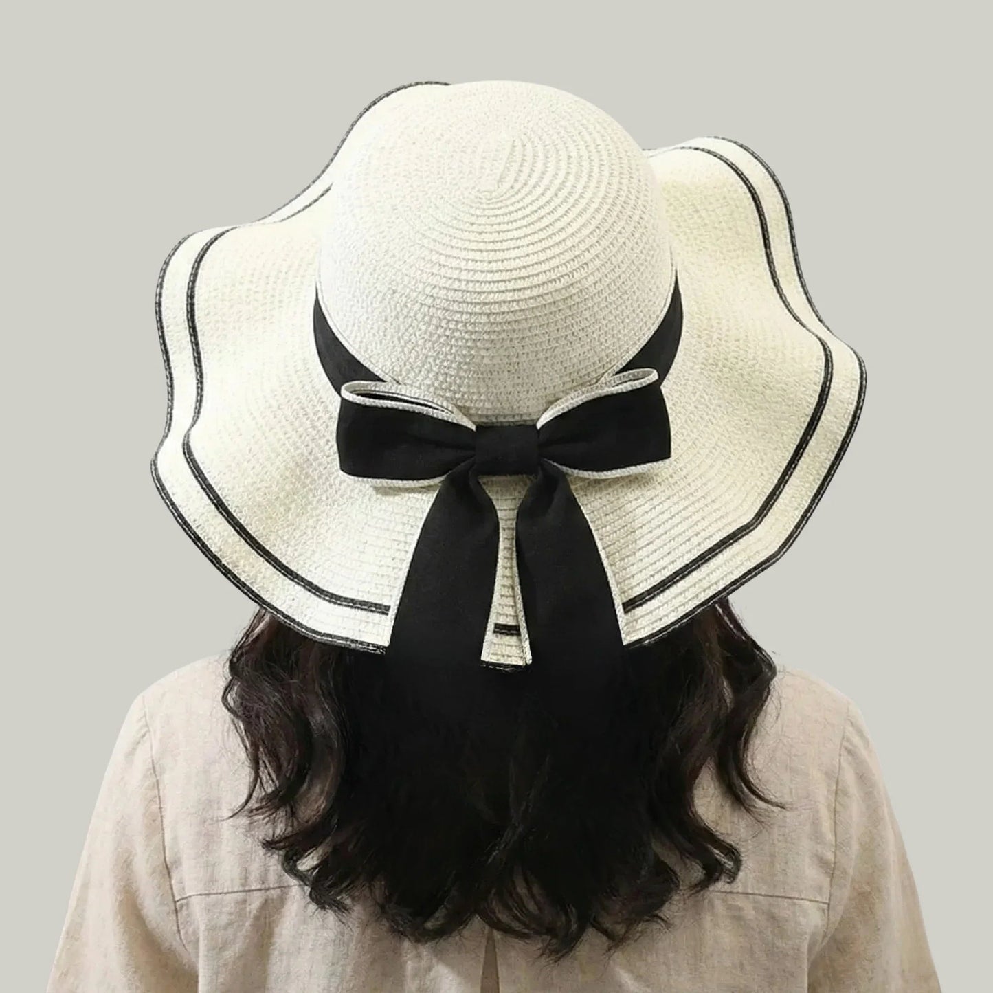 Chapeau de Paille Femme Blanc – Nœud Noir Élégant